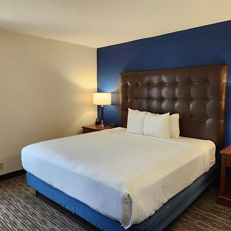 Heritage Inn & Suites St Louis Fenton, Trademark By Wyndham Bagian luar foto