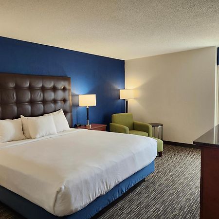 Heritage Inn & Suites St Louis Fenton, Trademark By Wyndham Bagian luar foto