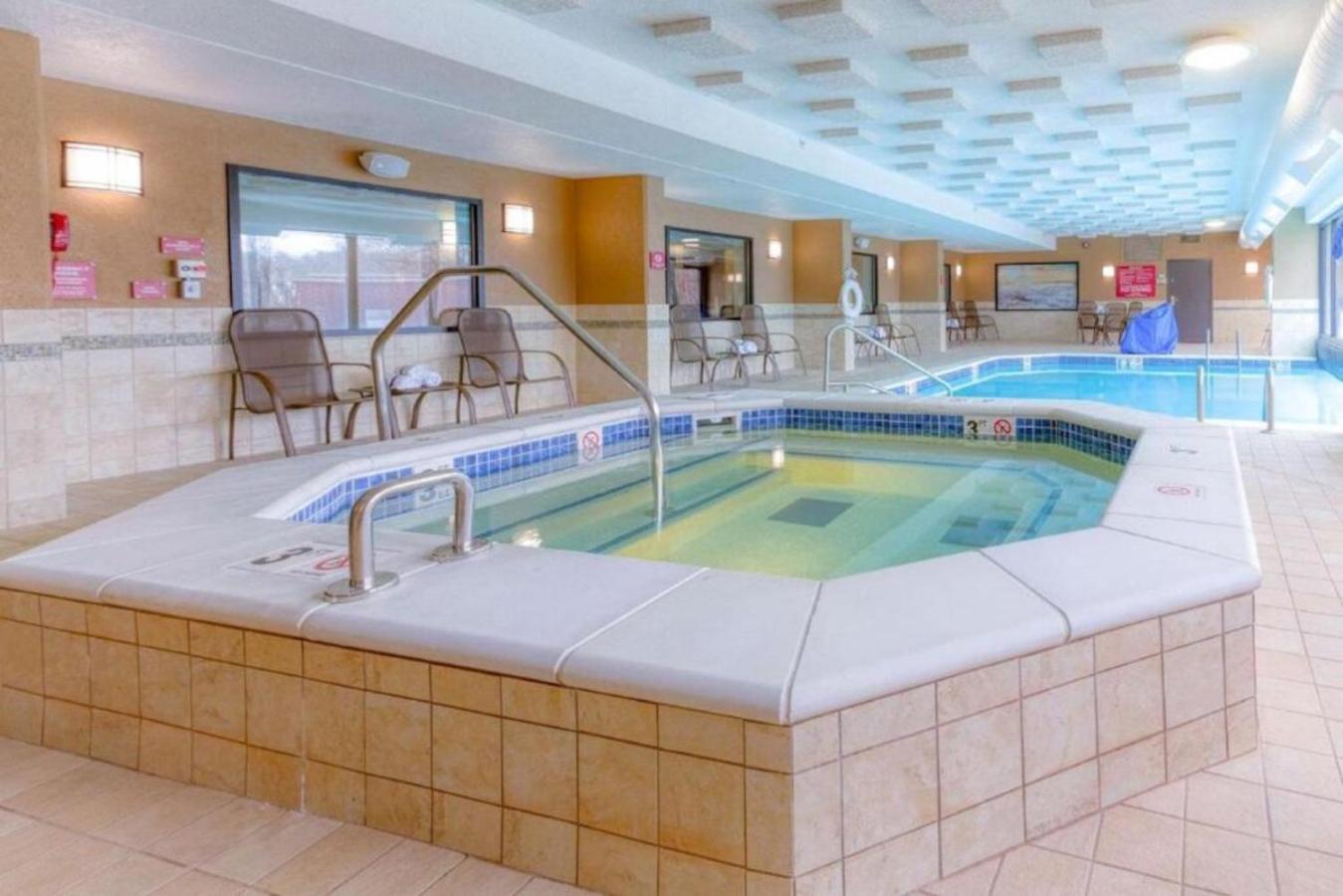 Heritage Inn & Suites St Louis Fenton, Trademark By Wyndham Bagian luar foto