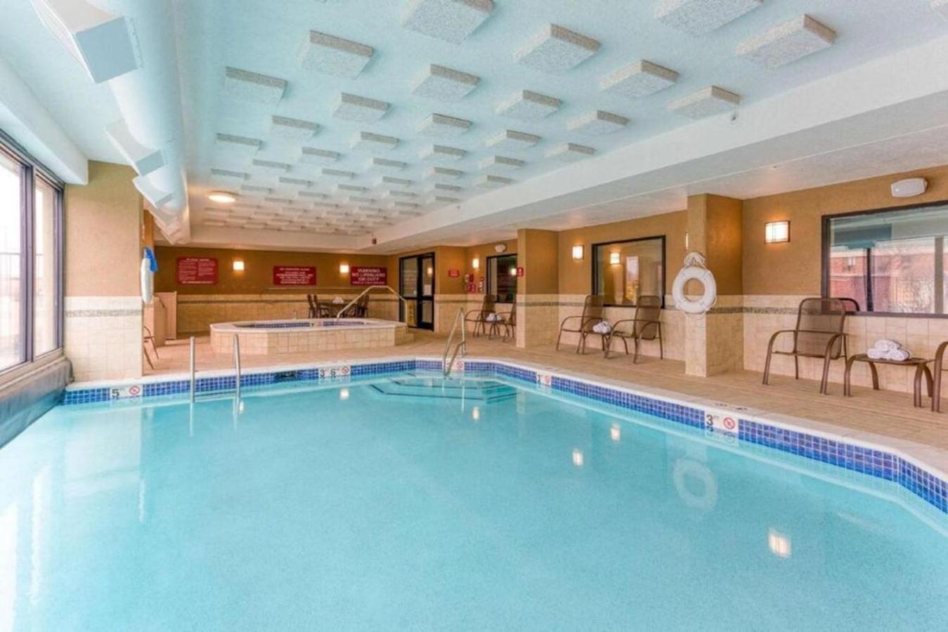 Heritage Inn & Suites St Louis Fenton, Trademark By Wyndham Bagian luar foto