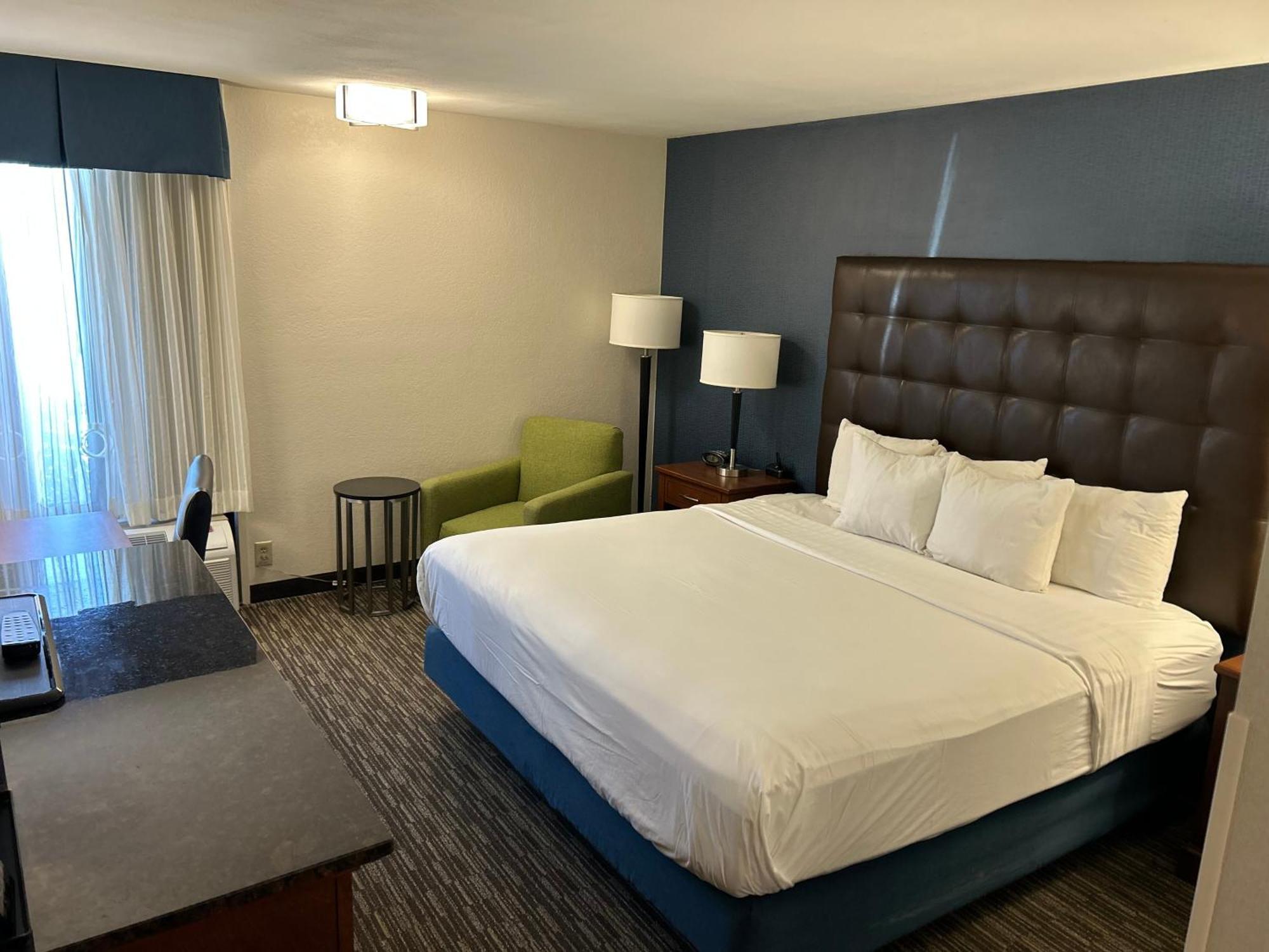Heritage Inn & Suites St Louis Fenton, Trademark By Wyndham Bagian luar foto