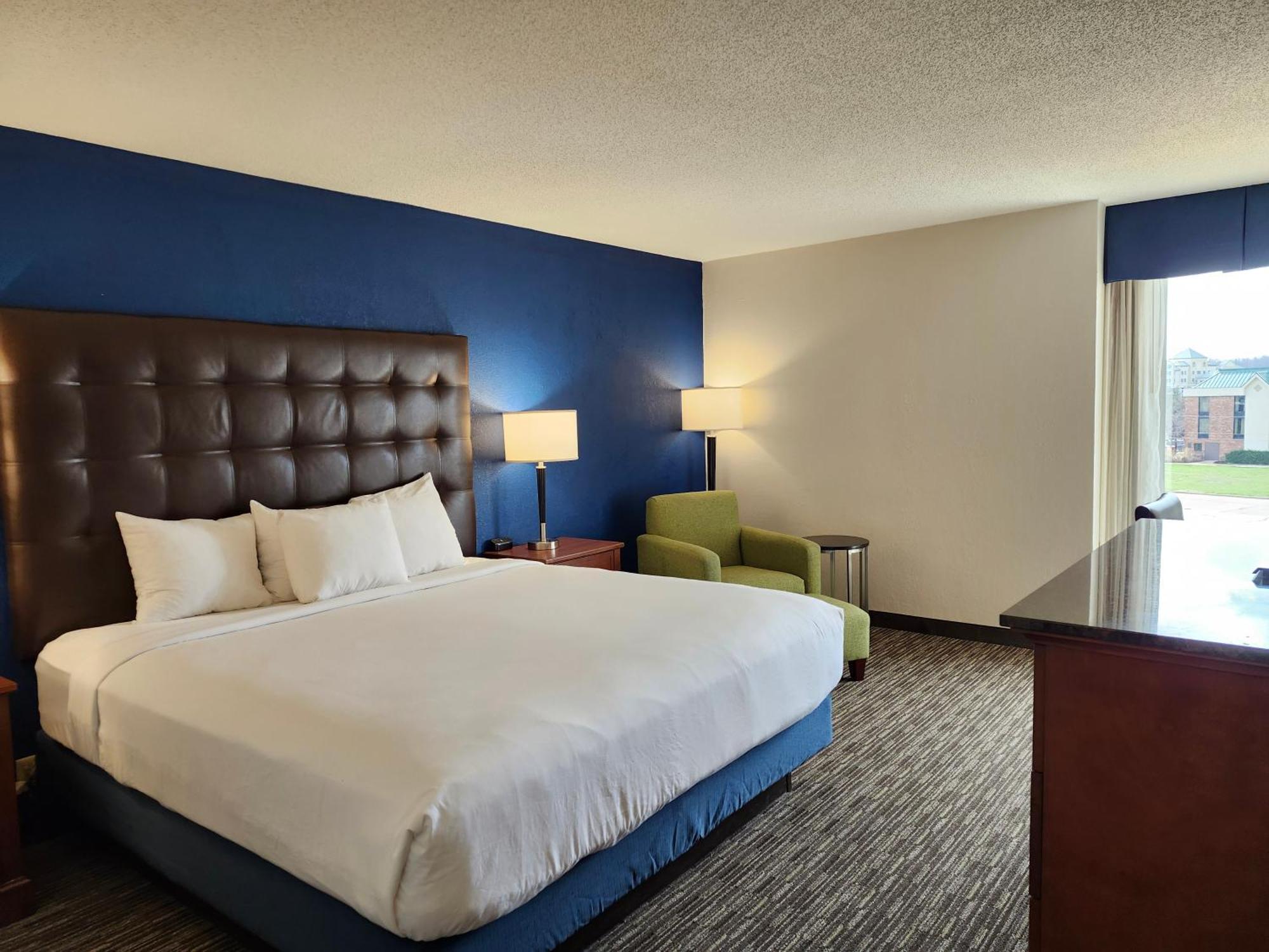 Heritage Inn & Suites St Louis Fenton, Trademark By Wyndham Bagian luar foto