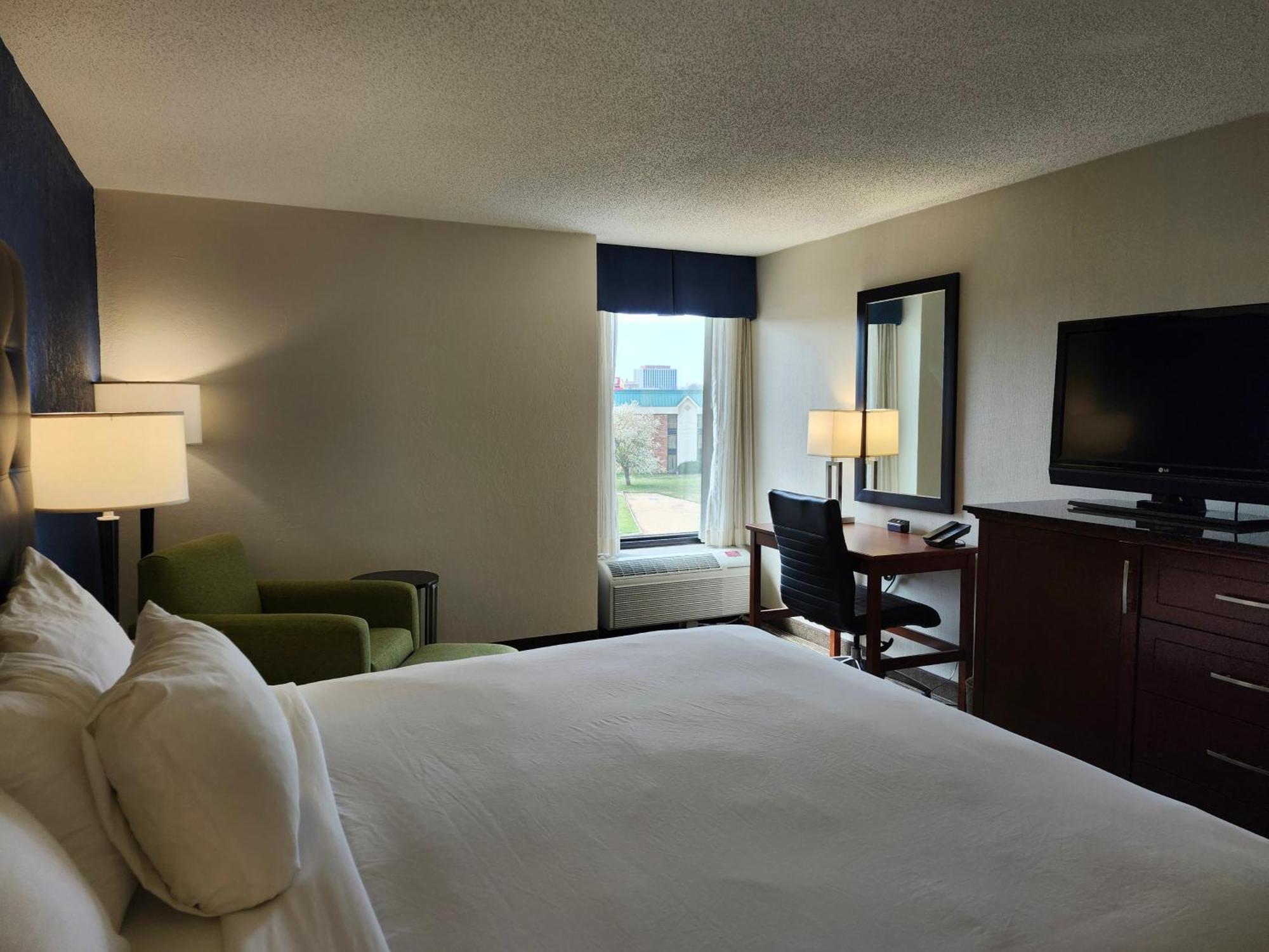 Heritage Inn & Suites St Louis Fenton, Trademark By Wyndham Bagian luar foto