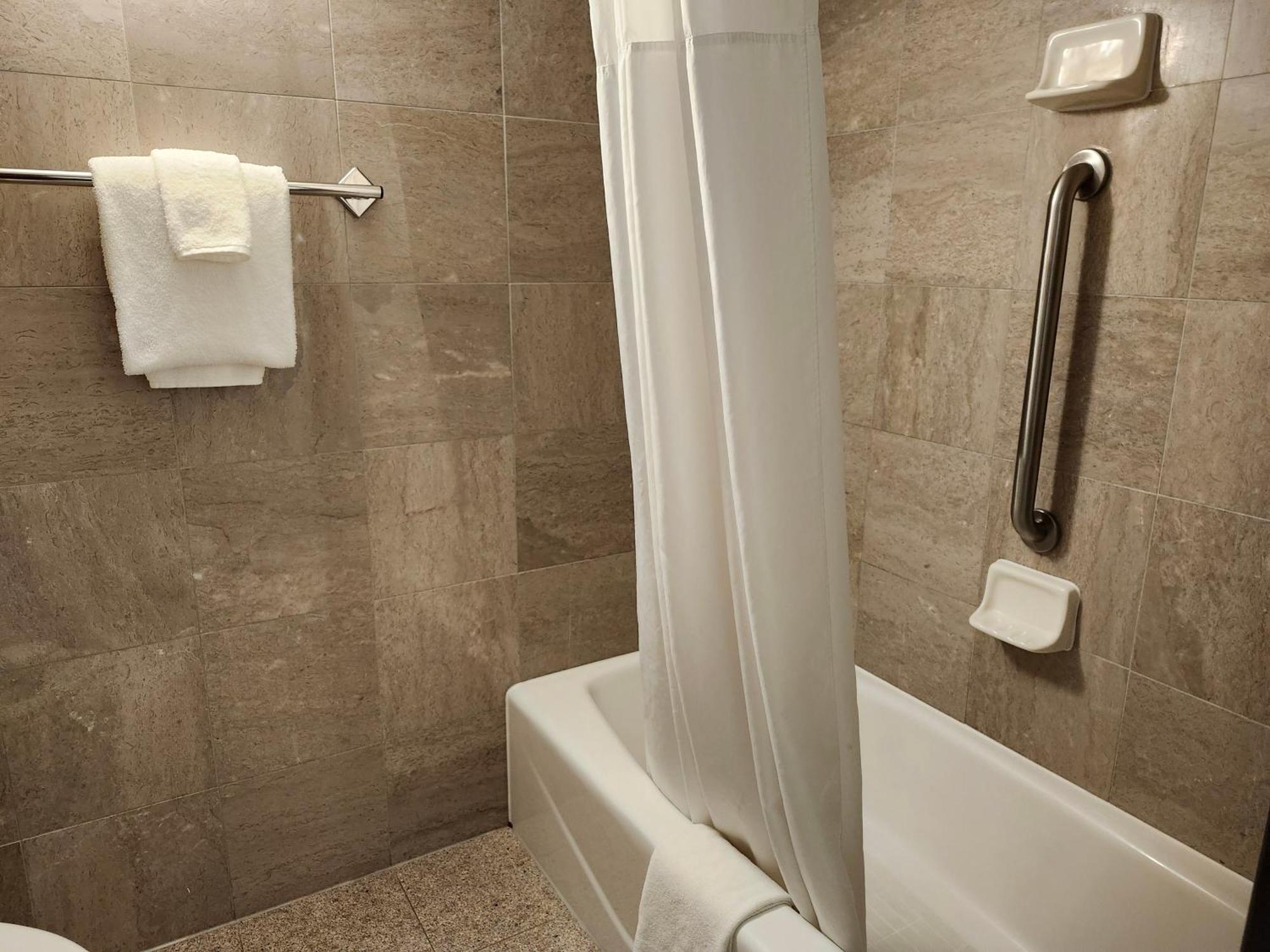 Heritage Inn & Suites St Louis Fenton, Trademark By Wyndham Bagian luar foto