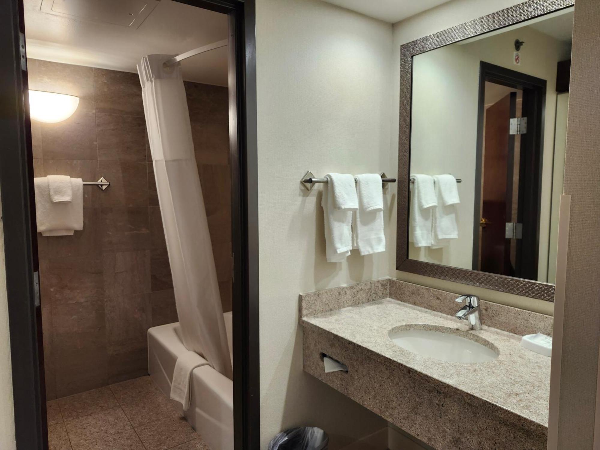 Heritage Inn & Suites St Louis Fenton, Trademark By Wyndham Bagian luar foto