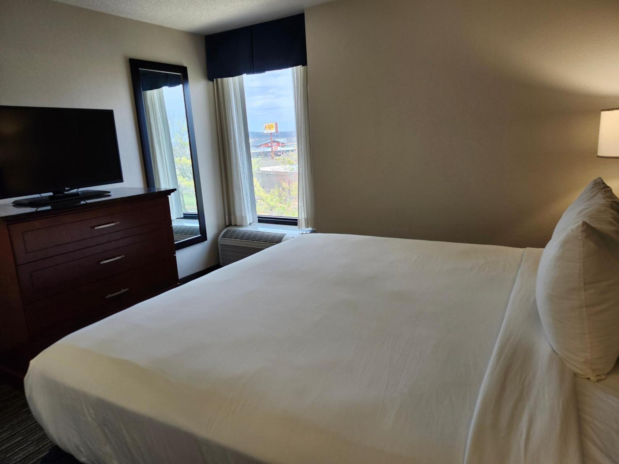 Heritage Inn & Suites St Louis Fenton, Trademark By Wyndham Bagian luar foto