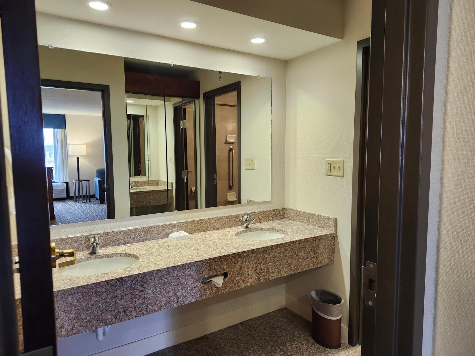Heritage Inn & Suites St Louis Fenton, Trademark By Wyndham Bagian luar foto